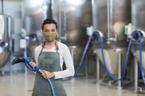 Optimisez votre espace grâce au nettoyage industriel expert